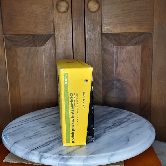 Kodak Pocket Instamatic 30 Camera in Yellow Box - Picture 14 of 15